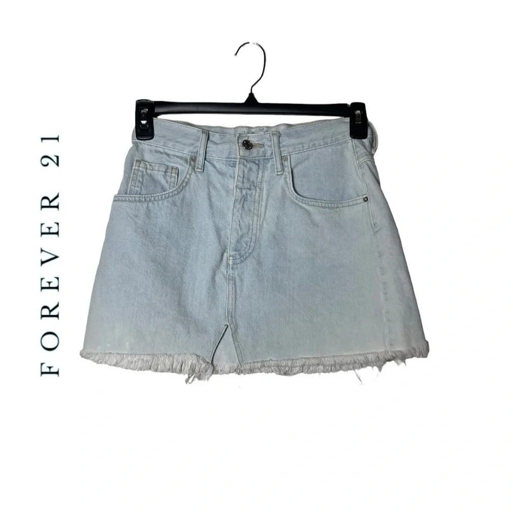 1775. FOREVER 21 LIGHT WASH DENIM JEAN SKIRT SIZE 24 FACTORY FRAYED BOTTOM HEM